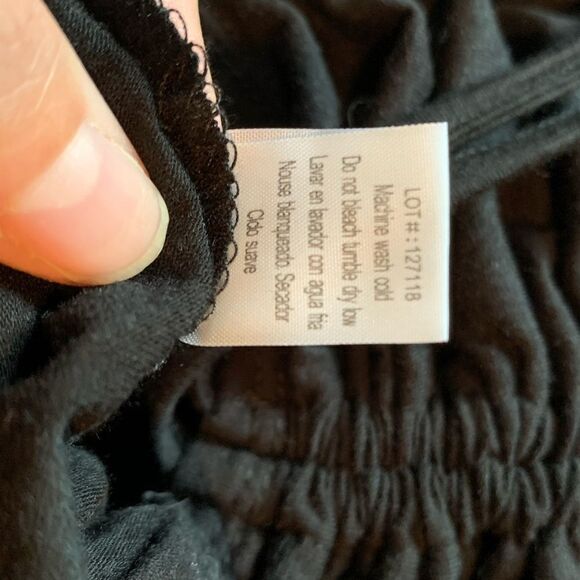 NWT! Black poof New York short sleeve top‎ - Picture 4 of 8